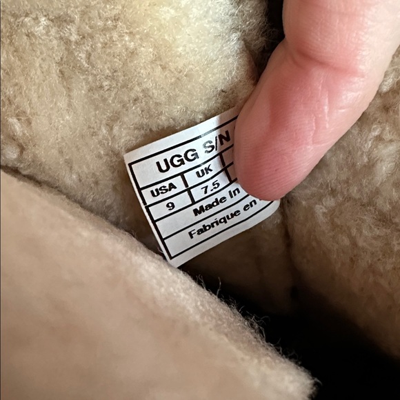 Ugg Edmonton 3223 Boots Size 9 - Picture 11 of 14